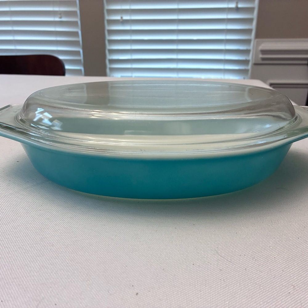 Pyrex Turquoise Baking Dish with Transparent Lid